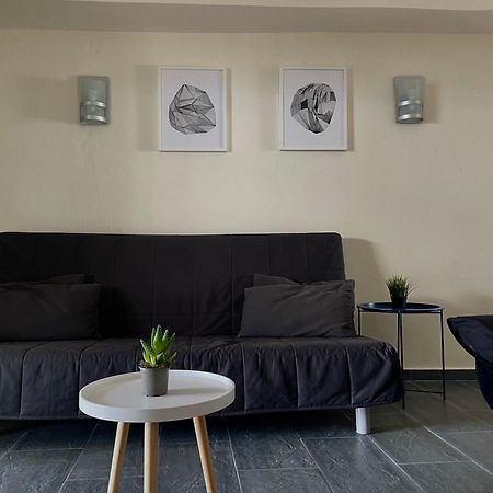 Sea La Vie - Beachfront Retreat Лутраки Екстериор снимка
