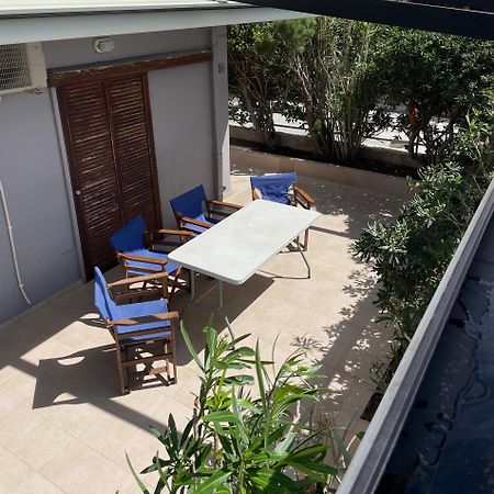 Sea La Vie - Beachfront Retreat Лутраки Екстериор снимка