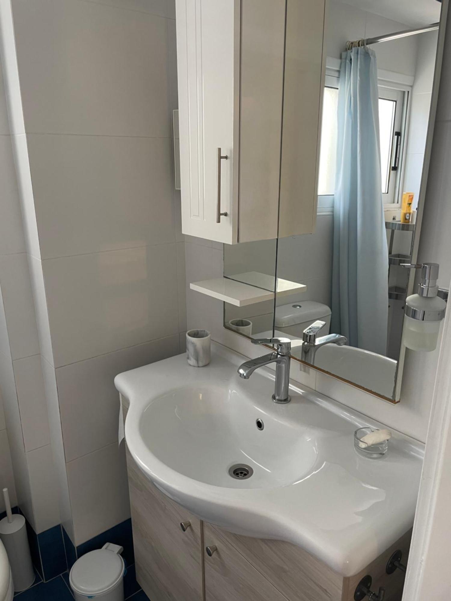 Sea La Vie - Beachfront Retreat Лутраки Екстериор снимка
