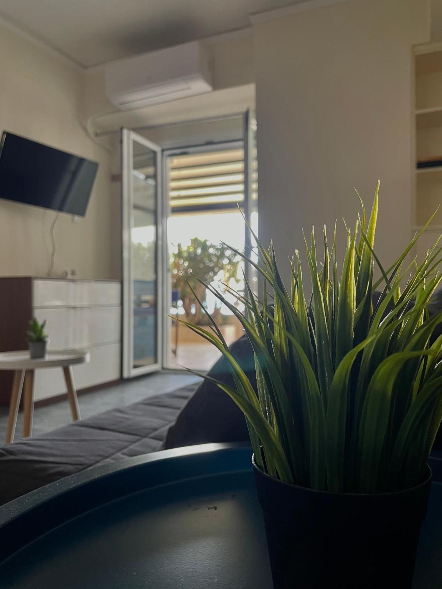 Sea La Vie - Beachfront Retreat Лутраки Екстериор снимка