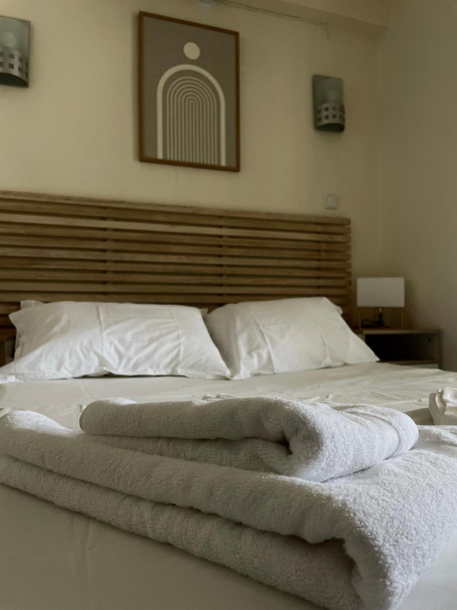 Sea La Vie - Beachfront Retreat Лутраки Екстериор снимка