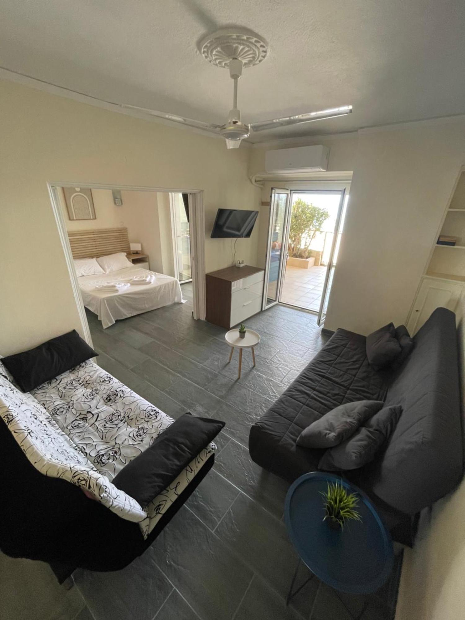 Sea La Vie - Beachfront Retreat Лутраки Екстериор снимка