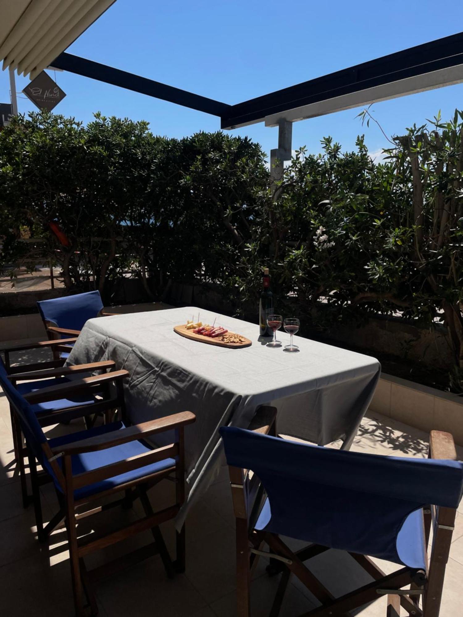 Sea La Vie - Beachfront Retreat Лутраки Екстериор снимка