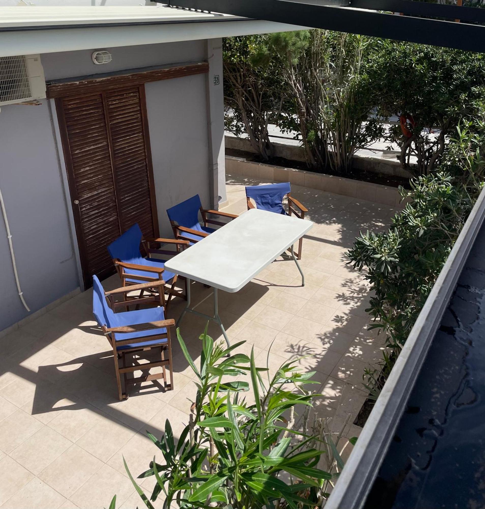 Sea La Vie - Beachfront Retreat Лутраки Екстериор снимка